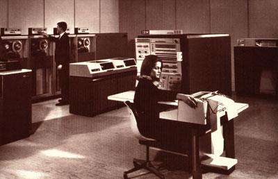 IBM 360-1964 Família IBM /360 ü 49 Família mesmo tipo de máquina