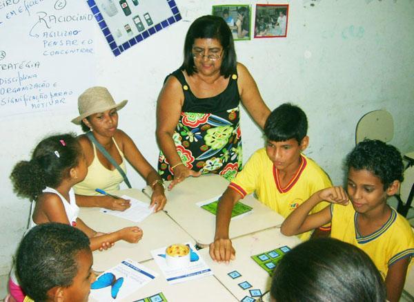 municípios, shows de Física, Química, Matemática, oficinas de Biologia, Desenho, planetário e telescópio.