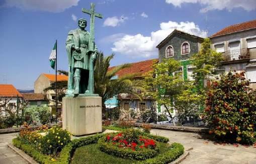 No caminho, faremos uma parada para degustação de vinhos especiais e um almoço típico regional português, ao ar livre, entre as belíssimas vinhas.