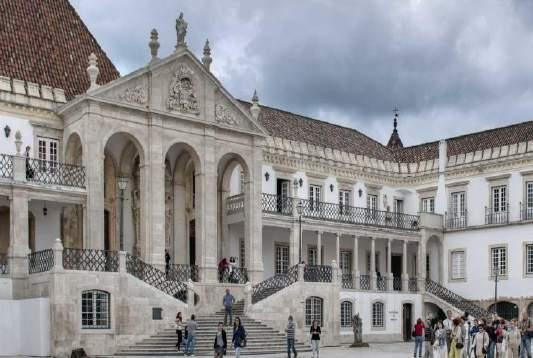 Tempo livre. Seguiremos para Porto, também conhecida por Cidade Invicta e mundialmente conhecida pelo seu vinho.