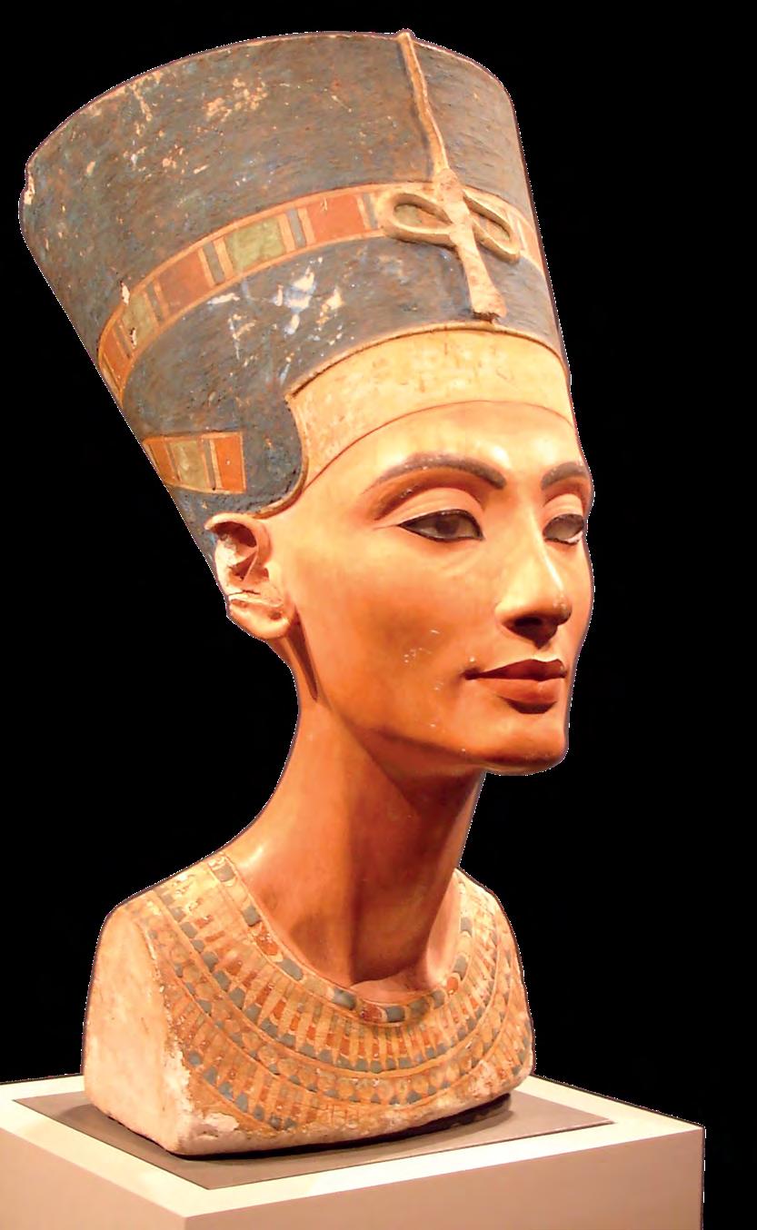Harmonização Facial 01 ᶦ Busto de Nefertiti em exposição em Berlim, na Alemanha. No Egito antigo Nefertiti (1380 a.c.), cujo nome significa a mais bela chegou, era considerada modelo de beleza, sendo talvez uma das maiores referências de estética facial até hoje (Fig.
