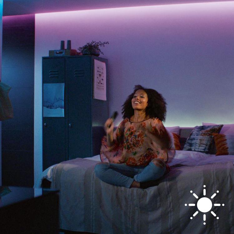 Fluxo luminoso elevado: 1600 lúmenes Amplie a sua Philips Hue Lightstrip Plus até 10 metros através da adição de extensões de 1 metro para abranger Especificações Com um fluxo elevado de 1600 lúmenes