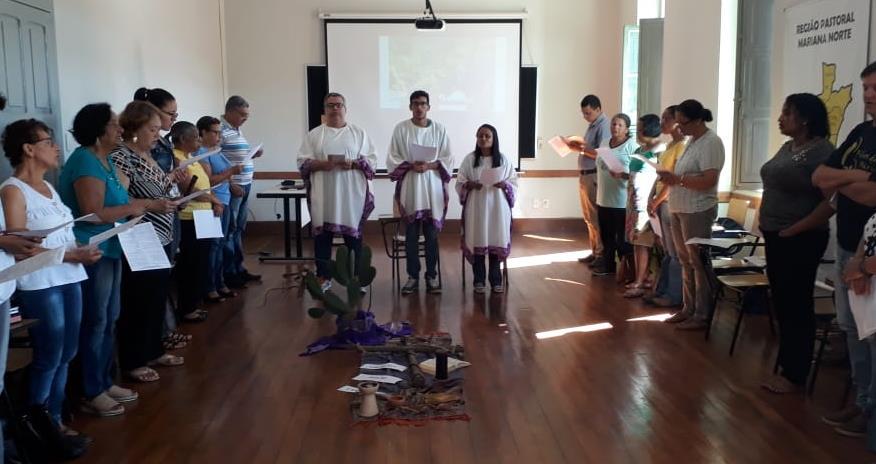 ESTRUTURA DO OFÍCIO DIVINO Chegada Abertura Recordação da vida Hino