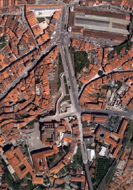 Uma das grandes contribuições para o crescimento e alterações da cidade pode-se dever ao facto de o Porto possuir uma frente de rio e uma frente de mar, o que potenciou o comércio e a transação de