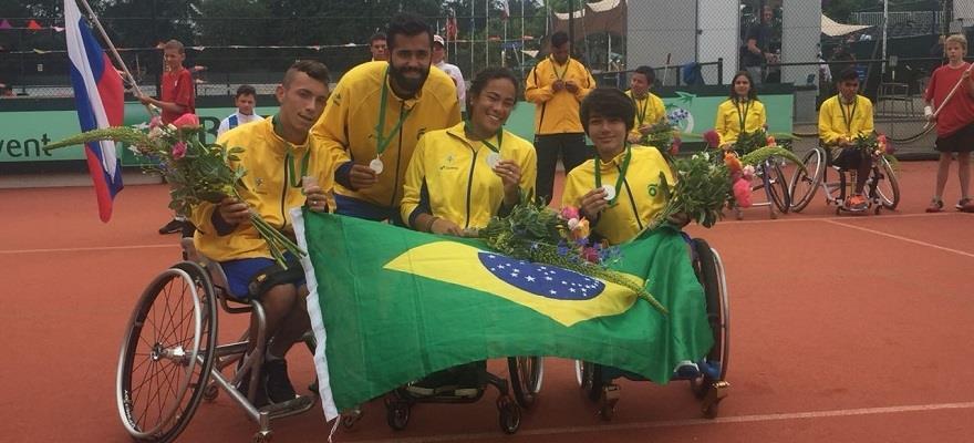 e. TÊNIS EM CADEIRA DE RODAS O esporte para pessoas com deficiência encontra-se em ascensão no Brasil e no mundo, principalmente após os Jogos Paraolímpicos do Rio em 2016, sendo cada vez mais
