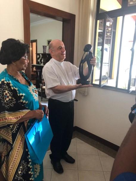 2018, foram recebidos na Residência Episcopal para o almoço. Fazia parte da comitiva: Dom Vicente Carlos Kiaziku- Diocese de Mbanza Congo.