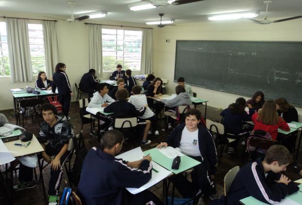 17; também encontramos com IMC entre 17 a 18,5, considerados baixo peso I (leve), 42 alunos sendo (25 meninos e 17 meninas) o que corresponde a 12,6% dos alunos pesquisados.