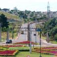 Atravessando o trecho mais preservado de Mata Atlântica do Brasil, a Estrada da Graciosa brinda os visitantes com a beleza de antigos oratórios, de pontes centenárias e do Rio Taquari, onde começa a