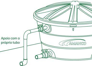 4.3 MONTAGEM DOS ADAPTADORES E TUBOS Os tubos fixados na parte superior da caixa d água devem ser apoiados. O apoio pode ser feito de dois modos.