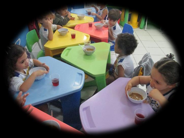 PROJETO ESCOLA SAUDÁVEL Tem como objetivo contribuir na escolha da alimentação de qualidade; Uma vez por mês, trabalhamos em sala a receita saudável e nas quartas temos o dia da fruta; Contamos com a