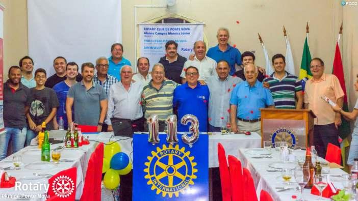 ROTARY CLUB DE PONTE NOVA O Rotary Club Ponte Nova também reservou momento festivo