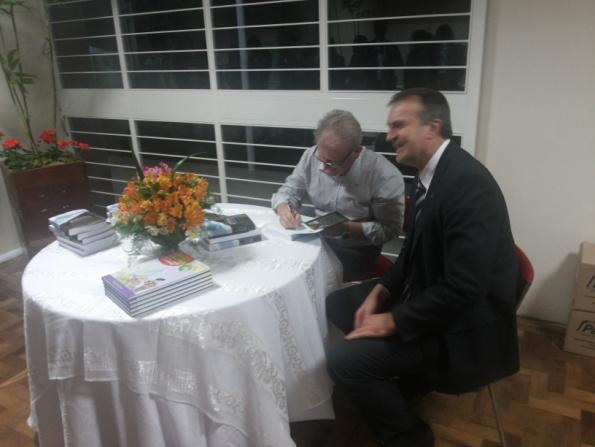 No dia dois de outubro, os professores Moacir Bolzan, do Colégio Politécnico, e Elaine Binotto Fagan, da rede pública estadual de São João do Polêsine, RS,