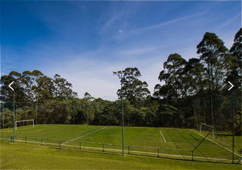 ESPAÇO DE LAZER QUADRAS E CAMPOS SINUCA E CARTEADO CLUBINHO DA VILA ACADEMIA No Villa Rossa temos dois campos de futebol, uma quadra