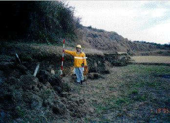 25 Danos causados por terremotos Terremoto de Kobe, Japão 17/jan/1995; Mr 7,2