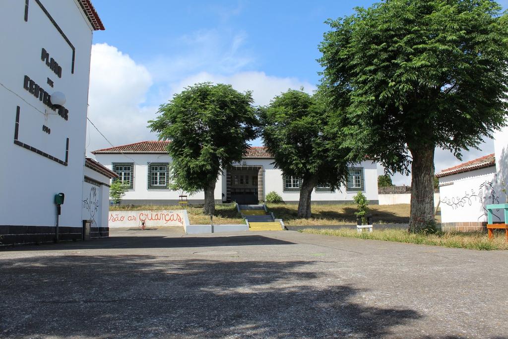 03 Cobertura da ligação entre os 3 edifícios da EB1/JI Livramento 75.