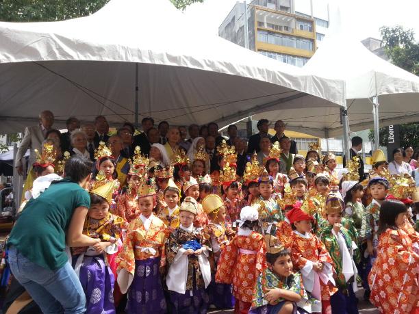 Festa das Flores que comemora o nascimento do Buda Shakyamuni, promovida pela Federação das Escolas Budistas do Brasil, na Praça da Liberdade, no período de 4 (segunda-feira) a 12 (sábado) de abril.