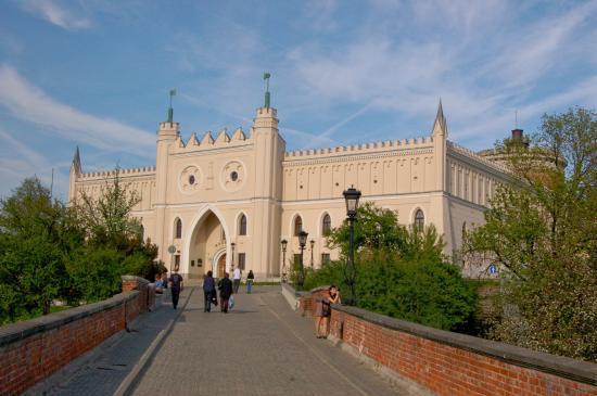 dos judeus de Lublin se passou ao redor desse Castelo, que era como uma ilha no antigo bairro judeu.