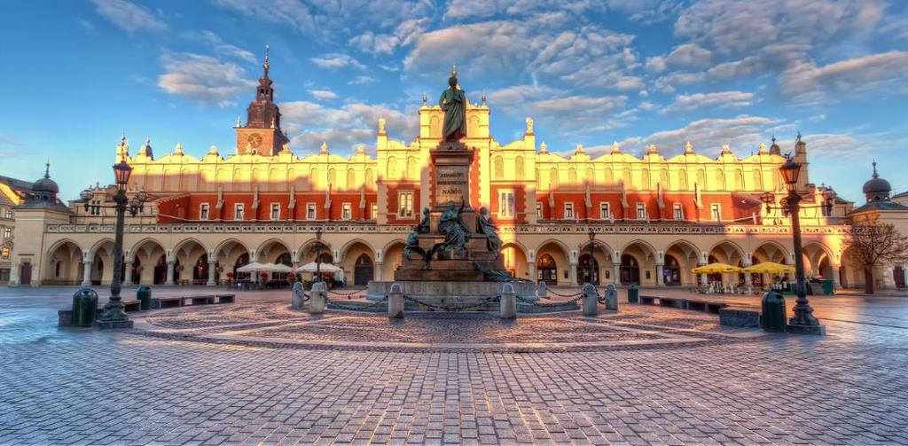 Jantar incluso. Noite em Cracóvia. Dia 6 Cracóvia Café da manhã e tour pela cidade de Cracóvia, que é, sem dúvida, a capital cultural da Polônia.