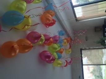 - 45/ 100 baloes: 135 Balões impressos com bolas brancas ou com