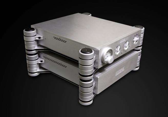HD Preamp HD Series Pré-amplificador de Referencia Válvulas: 2 x E88CC NOS Resposta: 10 Hz - 100 KHz - + 0.1/ -0.