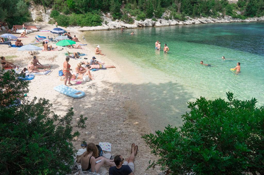 O que fazer em Kefalonia: VOUTI BEACH Essa praia é maravilhosa.