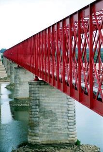 Amélia depois de reabilitada Após a sua desactivação por inadequação à evolução das cargas ferroviárias a ponte foi, a pedido das populações locais, transformada em ponte rodoviária.