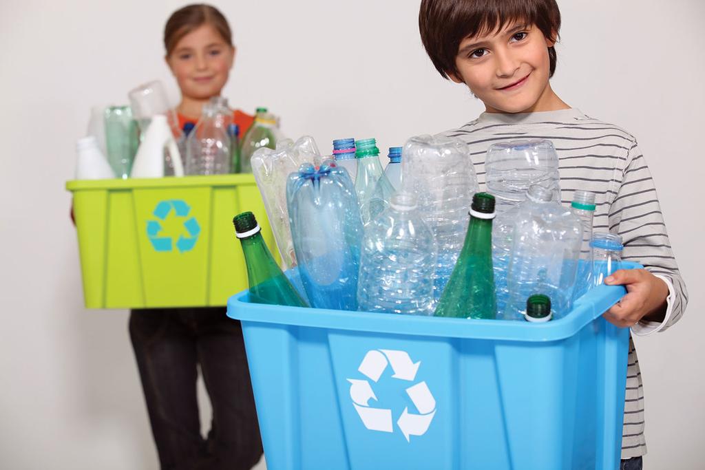 6 - Conceito de Reciclar Através da reciclagem, os produtos (que foram para o lixo) serão transformados em matéria prima para se iniciar um novo ciclo de produção-consumo-descarte.