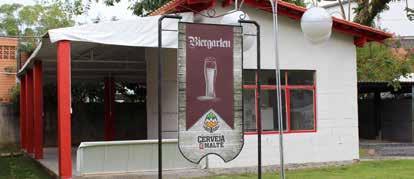 Área de convivência Biergarten Tradicionais produtores e bebedores de cerveja, os alemães tomam sua bebida