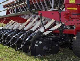 SISTEMA DE TRANSMISSÃO O sistema de transmissão é tracionado pelos rodados da máquina através de correntes de rolos até o eixo principal da catraca,