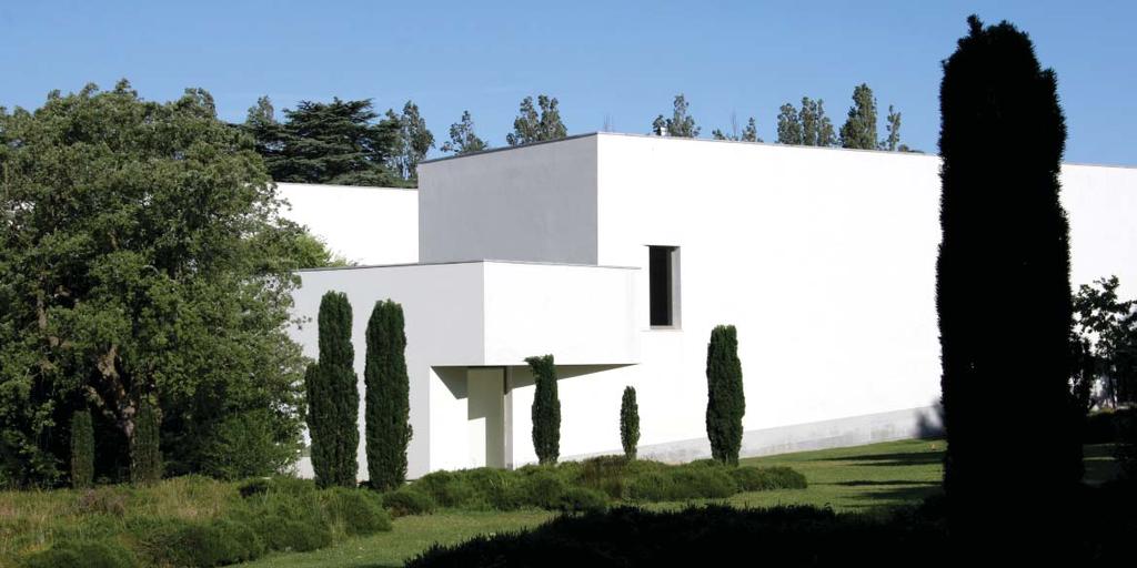 MUSEU DE ARTE CONTEMPORÂNEA Concebido pelo prestigiado arquitecto Álvaro Siza Vieira, o Museu de Arte Contemporânea (MAC) é o primeiro grande projecto do género no país e o museu pago mais visitado