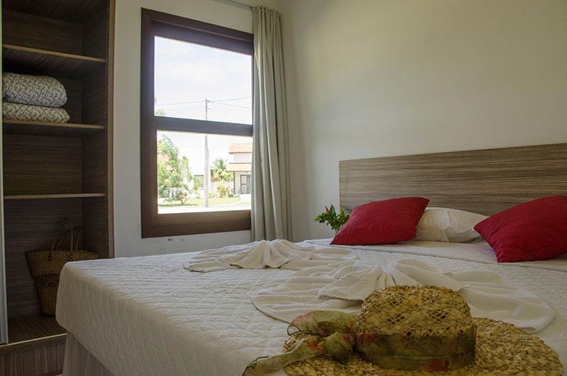 226 01 quarto de casal e living com sofá cama Pequena cozinha equipada, área de serviço Vista piscina, 45 m² TRIPLO 2.