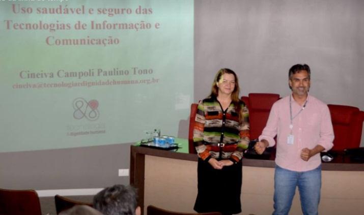 Cineiva Campoli Tono ministrou uma palestra para profissionais do DETRAN/PR, em 14 de março de 2018, abordando questões referentes ao uso do celular no
