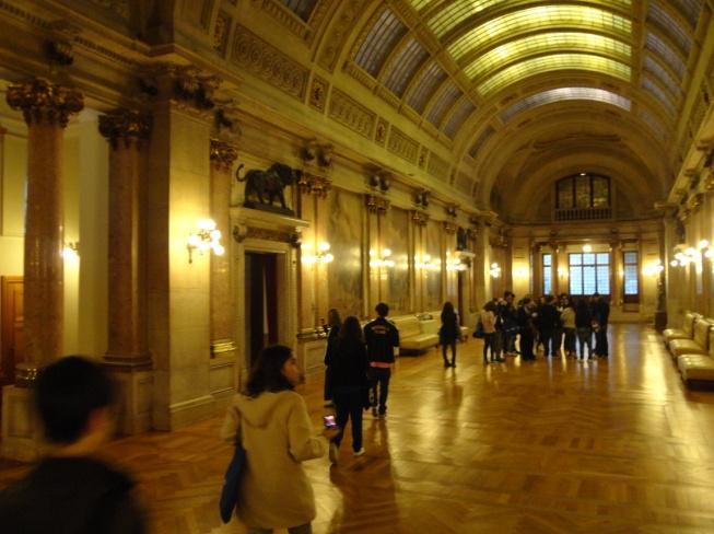 As diversas delegações, oriundas das diferentes partes do país, chegaram à Assembleia da República, por volta das 13h30, para, deste modo, se dar início ao primeiro dia de trabalhos.