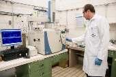 Laboratórios de Análises Químicas, de Metalografia e de Corrosão