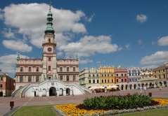 Dia 3, Segunda-feira Varsóvia Kazimierz Dolny Zamosc Kazimierz Dolny é a cidade dos artistas, localizada às margens do rio Vístula.