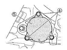 4. Retire o tampão de drenagem (2) e a junta (3) com uma chave e deixe escorrer o óleo do motor para o recipiente mantendo a mota na vertical.
