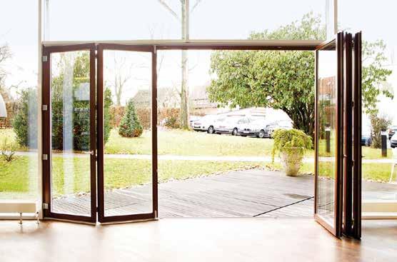 A porta camarão articulada é um sistema de abertura diferenciado, que se enquadra em propostas e estilos de projetos de altíssimo padrão.