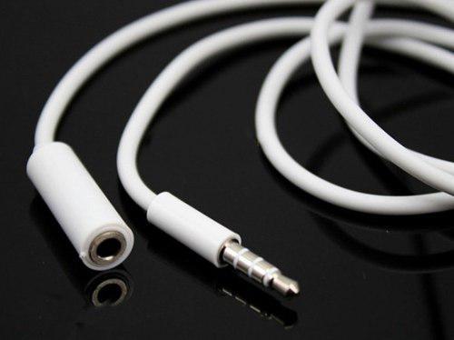 O mic para celular, em especial o iphone, deve ser de 4 vias, ou seja, o plug deve ter 3 linhas (e não