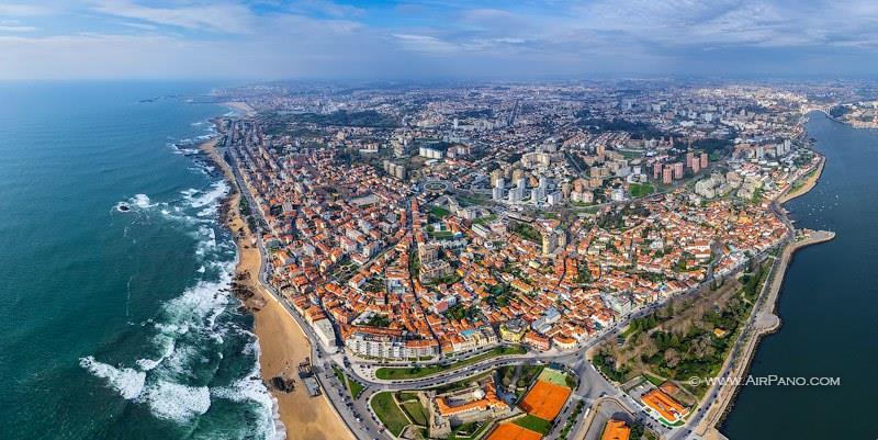 Depois, na cidade do PORTO, almoço com menu regional. Visita panorâmica da Praça da Liberdade, a Estátua de D. Pedro IV em Portugal (D. Pedro I no Brasil), Castelo do Queijo Ribeira.