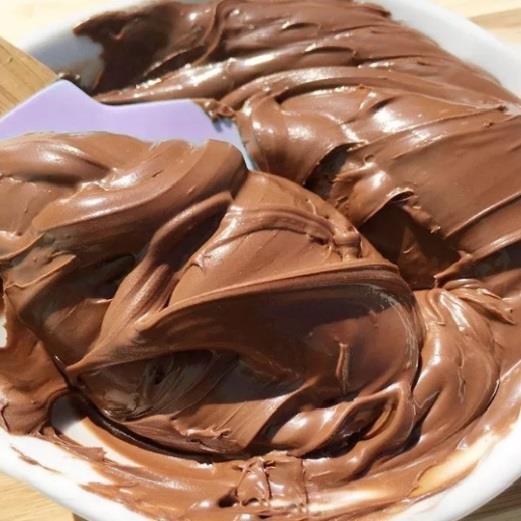 Dispersão coloidal Ganache: é uma emulsão estável de