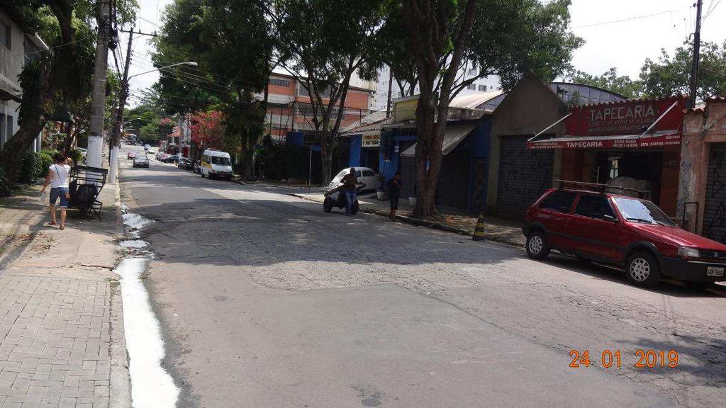 6. RELATÓRIO FOTOGRÁFICO As fotografias a seguir ilustram as diligências realizadas no imóvel da Rua Coronel Luiz Barroso, nº 392, e os aspectos gerais