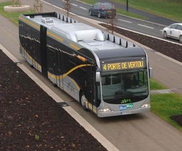 TRO Transporte Rápido de Ônibus O TRO é um sistema de transporte coletivo de alto desempenho e qualidade que utiliza veículos sobre pneus e opera na superfície viária.