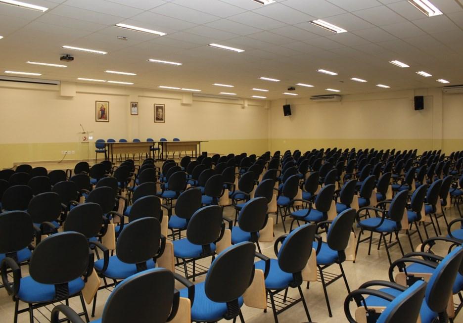 Sala de aula para grandes grupos 7.