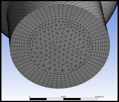 Figura 1 Geometria e malha utilizada nas duas simulações Segundo o conceito de Ludwig Prandtl sobre a Camada Limite, o fluido, quando está em contato com uma barreira sólida, tende a apresentar a