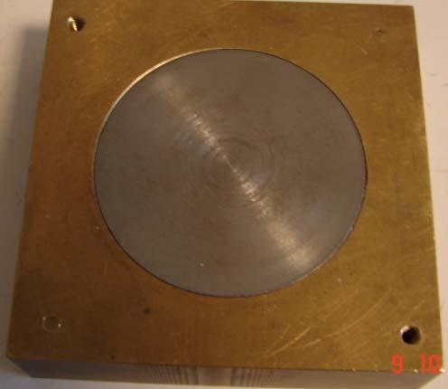 Essas interfaces foram construídas no diâmetro igual a 60 mm e fixadas na meia-caixa inferior do equipamento de cisalhamento direto (Figura 4.33).