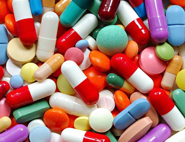 Antibióticos Substâncias capazes de impedir o crescimento e o desenvolvimento de microrganismos; Primeiro antibiótico descoberto: penicilina; Uso indiscriminado: