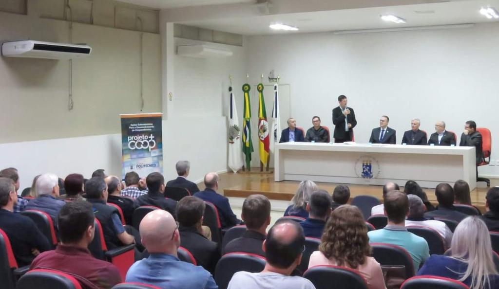 Rudiney Pereira e do Diretor do Politécnico, Prof. Valmir Aita. Também estiveram presentes os presidentes e executivos da cooperativa, bem como os professores do curso.