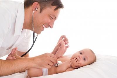 AVALIAÇÃO E EXAME DO RN Introdução Alguns minutos depois do nascimento o exame físico é feito pelo pediatra. É uma avaliação de rotina do estado físico do bebê.