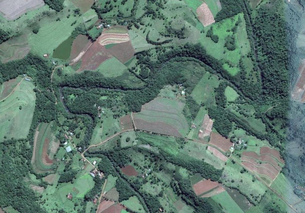 251 Figura 148: Imagem dos fragmentos florestais em torno do rio Lontra. Fonte: Google Earth, 2013.