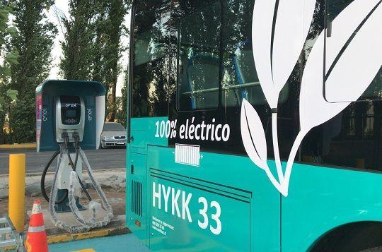 CONTEXTO Chile es uno de los países con alto potencial para liderar la electromovilidad, principalmente por la existencia de litio en el norte (52% a nivel mundial), el cual es esencial para la